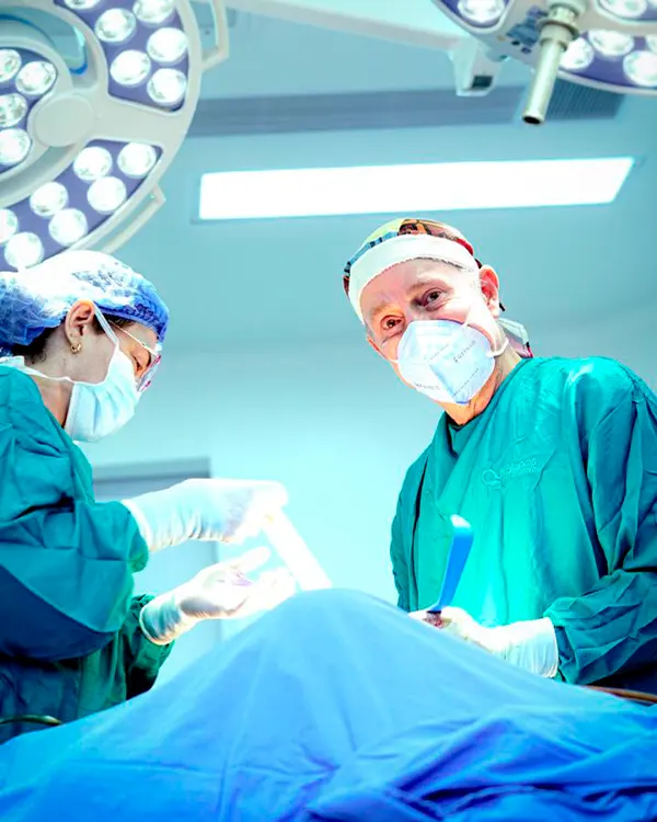 Img-Dr_Luis_Guillermo_Tobon-Contacto-2